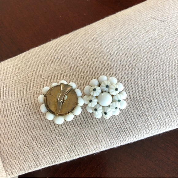 Vintage Clip On Earrings - Picture 3 of 4
